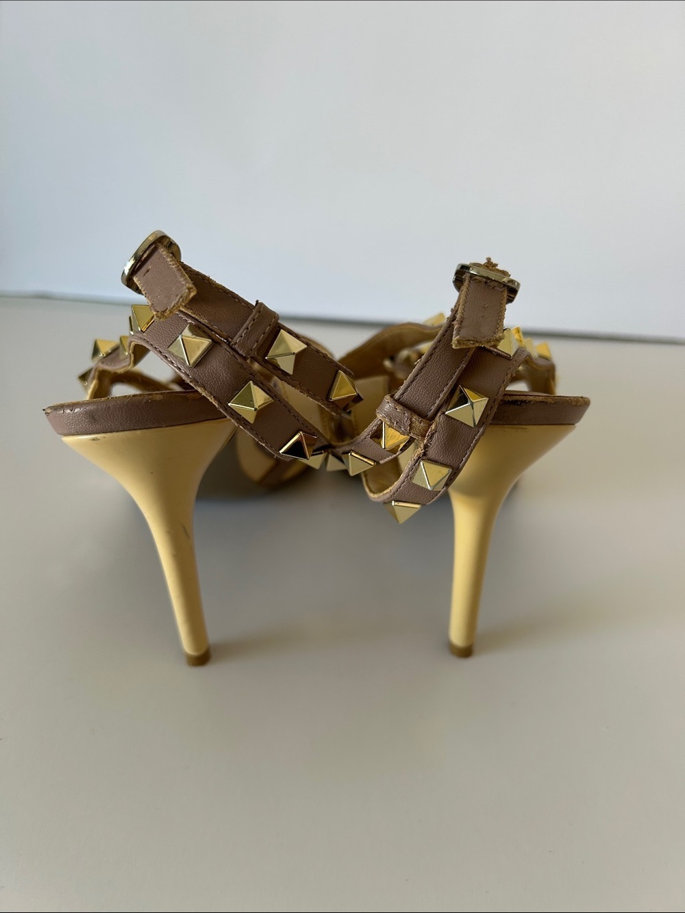 Valentino Patent Pointed Slingback Pumps with Gold Studs in Tan and Mauve - Picture 5 of 11